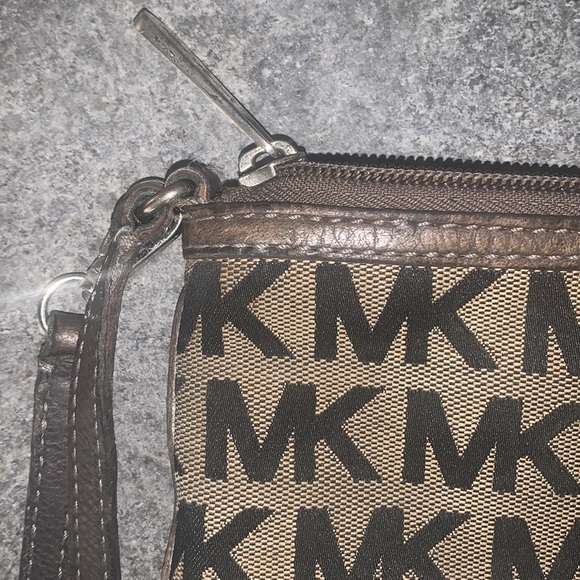 Michael Kors Clutch - Picture 5 of 5